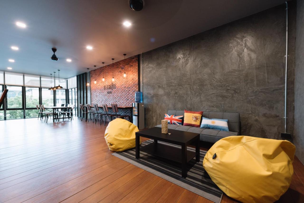 Bed & Bike Hostel Chiang Rai Exterior photo